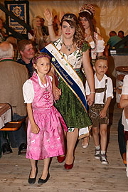 Lena I. im Festzelt (©Foto: Martin Schmitz)